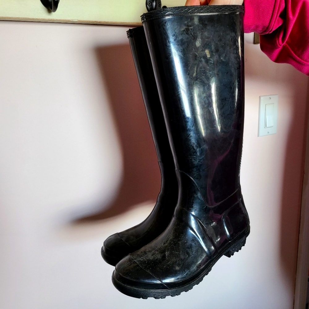 Women's size 8 black rainboots